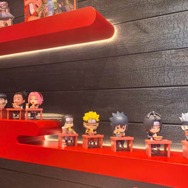 壁に飾ってあるキャラクターフィギュア（写真：合同会社Rouse  李啓源）