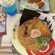 豚骨ラーメンセット（写真：合同会社Rouse  李啓源）