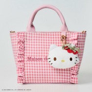 「Maison de FLEUR×HELLO KITTY いちごぬいぐるみチャームBOOK」使用イメージ