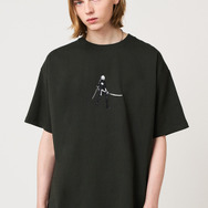 『NieR:Automata』×グラニフ　「エンゲルス｜ビッグシルエットTシャツ」着用イメージ
