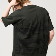 『NieR:Automata』×グラニフ　「エンゲルス｜ビッグシルエットTシャツ」着用イメージ