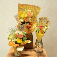 「ポムポムプリン×HIBIYA KADAN」パピエブーケ（右）、シュシュフルール（左下）、ブーケ（中央）