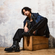 TVアニメ『遊☆戯☆王デュエルモンスターズ』×SuperGroupies　「遊戯 モデル ブーツ」着用イメージ