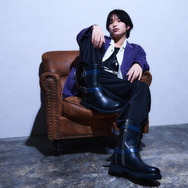 TVアニメ『遊☆戯☆王デュエルモンスターズ』×SuperGroupies　「海馬瀬人 モデル ブーツ」着用イメージ