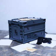 TVアニメ『遊☆戯☆王デュエルモンスターズ』×SuperGroupies　「海馬コーポレーション モデル 折りたたみコンテナ」使用イメージ