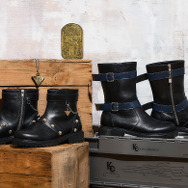 TVアニメ『遊☆戯☆王デュエルモンスターズ』×SuperGroupies　　「遊戯 モデル ブーツ」（左）と「海馬瀬人 モデル ブーツ」