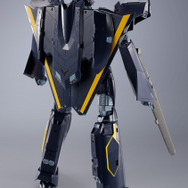 「DX超合金 VF-17S ナイトメアステルスバルキリー（ガムリン木崎機）」