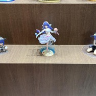 「無職転生」ロキシー教祭壇に内山夕実＆小原好美が詣でる!? 「御神体がw」「シュールすぎる」