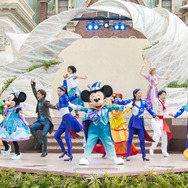 ミッキーたちがTDS25周年衣装で登場！人気ショー「ダンス・ザ・グローブ！」写真解禁