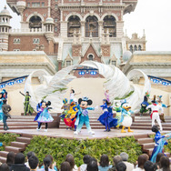 ミッキーたちがTDS25周年衣装で登場！人気ショー「ダンス・ザ・グローブ！」写真解禁