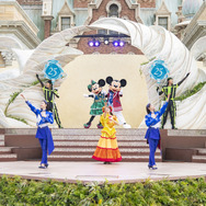 ミッキーたちがTDS25周年衣装で登場！人気ショー「ダンス・ザ・グローブ！」写真解禁