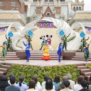 ミッキーたちがTDS25周年衣装で登場！人気ショー「ダンス・ザ・グローブ！」写真解禁