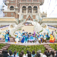 ミッキーたちがTDS25周年衣装で登場！人気ショー「ダンス・ザ・グローブ！」写真解禁