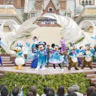 ミッキーたちがTDS25周年衣装で登場！人気ショー「ダンス・ザ・グローブ！」写真解禁