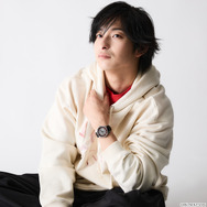 TVアニメ『Fate/strange Fake』× SuperGroupies「セイバー モデル 腕時計」使用イメージ