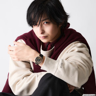 TVアニメ『Fate/strange Fake』× SuperGroupies「アーチャー モデル 腕時計」使用イメージ