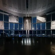 会場エントランス（夜景）