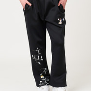 『僕のヒーローアカデミア』×グラニフ　「世界一笑顔がカァイイ普通の女の子｜トラックパンツ」着用イメージ