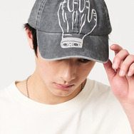 『僕のヒーローアカデミア』×グラニフ　「崩壊｜キャップ」着用イメージ