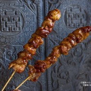 『薬屋のひとりごと』初のレシピ本『猫猫の調合書（レシピ）』より「街歩きの串焼き」