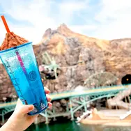 ミステリアスアイランドの火山と海底をモチーフにしたタンブラー