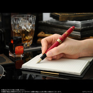 機動戦士ガンダム×セーラー万年筆　シャア・アズナブル仕様