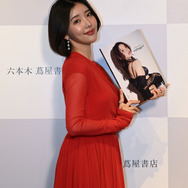 志崎樺音 1st 写真集『unplugged』発売記念イベントスチール