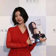 志崎樺音 1st 写真集『unplugged』発売記念イベントスチール