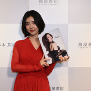 志崎樺音 1st 写真集『unplugged』発売記念イベントスチール