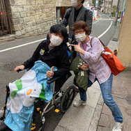 津久井が「実の姉のよう」と語る田中真弓との一枚