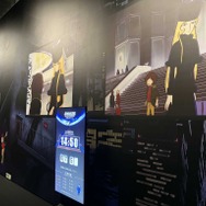 メガロポリス・ステーションへ向かう道。「999」に発車時刻（イマーシブ開始時間）が表示されている
