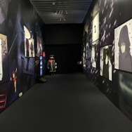 メガロポリス・ステーションへ向かう道には鉄郎と母の物語が描かれている