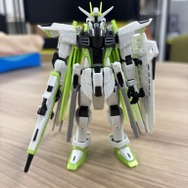 「RG 1/144 フリーダムガンダム -APEX LEGENDS(TM) クリプト Ver.-」