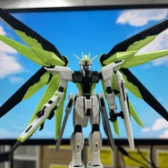 「RG 1/144 フリーダムガンダム -APEX LEGENDS(TM) クリプト Ver.-」