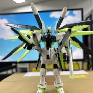 「RG 1/144 フリーダムガンダム -APEX LEGENDS(TM) クリプト Ver.-」