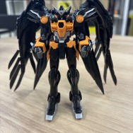 「RG 1/144 ウイングガンダムゼロ EW -APEX LEGENDS(TM) ヴァルキリー Ver.-」