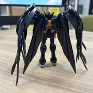 「RG 1/144 ウイングガンダムゼロ EW -APEX LEGENDS(TM) ヴァルキリー Ver.-」