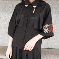 『劇場版モノノ怪 第三章 蛇神』× axes femme　「【劇場版モノノ怪】刺繍ブラウス」着用イメージ