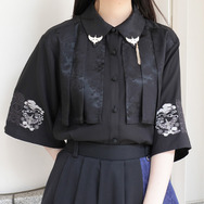 『劇場版モノノ怪 第三章 蛇神』× axes femme　「【劇場版モノノ怪】刺繍ブラウス」着用イメージ