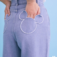 Areeam Disney Collection「Mickey＆Minnie」ミッキー/ストレートデニムパンツ（Light Indigo）着用イメージ