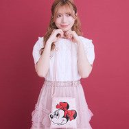 Areeam Disney Collection「Mickey＆Minnie」ミニー/フェイスポシェット（Light Pink）使用イメージ