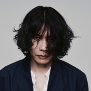 米津玄師 「夜鷹」（Photo by Yohji Uchida）