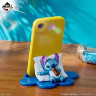「一番くじ〈スティッチ〉Every day with you!」C賞：一緒にブレイク♪スマホスタンド　使用イメージ