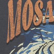 GU「KIDSグラフィックT JURASSIC WORLD」カラー： 08 DARK GRAY　前面アップ