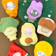 ぬいぐるみ用着ぐるみ、ぬいぐるみ用マット／各390円（税込429円）
