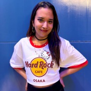 ハードロックカフェ 「Hello Kitty Collection」大阪2店舗 Hello Kitty Ringer T-shirt　着用イメージ