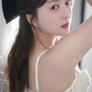 「伊藤彩沙 写真集 アヤサージュ」掲載カット