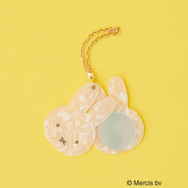 【miffy】フェイス型シェル調スライドミラーチャーム ¥3,480（税込）