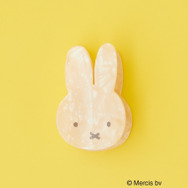 【miffy】フェイス型シェル調ヘアクリップ ¥2,990（税込）