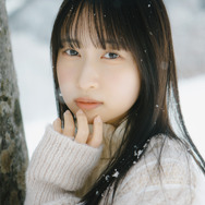　「花岩香奈 1st写真集」先行カット